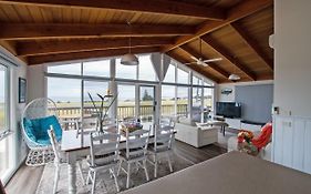 Stunning Waterfront Only 10 Minutes To Phillip Island - Free Ev Unit 7Kw For Electric Cars - Pet Friendly, Fireplace Free Wifi Wine & Chocolates